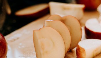 Is it best to eat an apple in the morning or in the evening? This is important for older people and people with diabetes