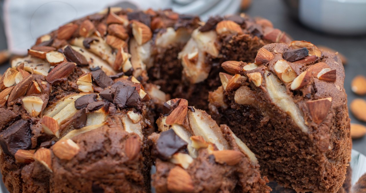 The best spice cake with bananas and dried fruit. A simple recipe