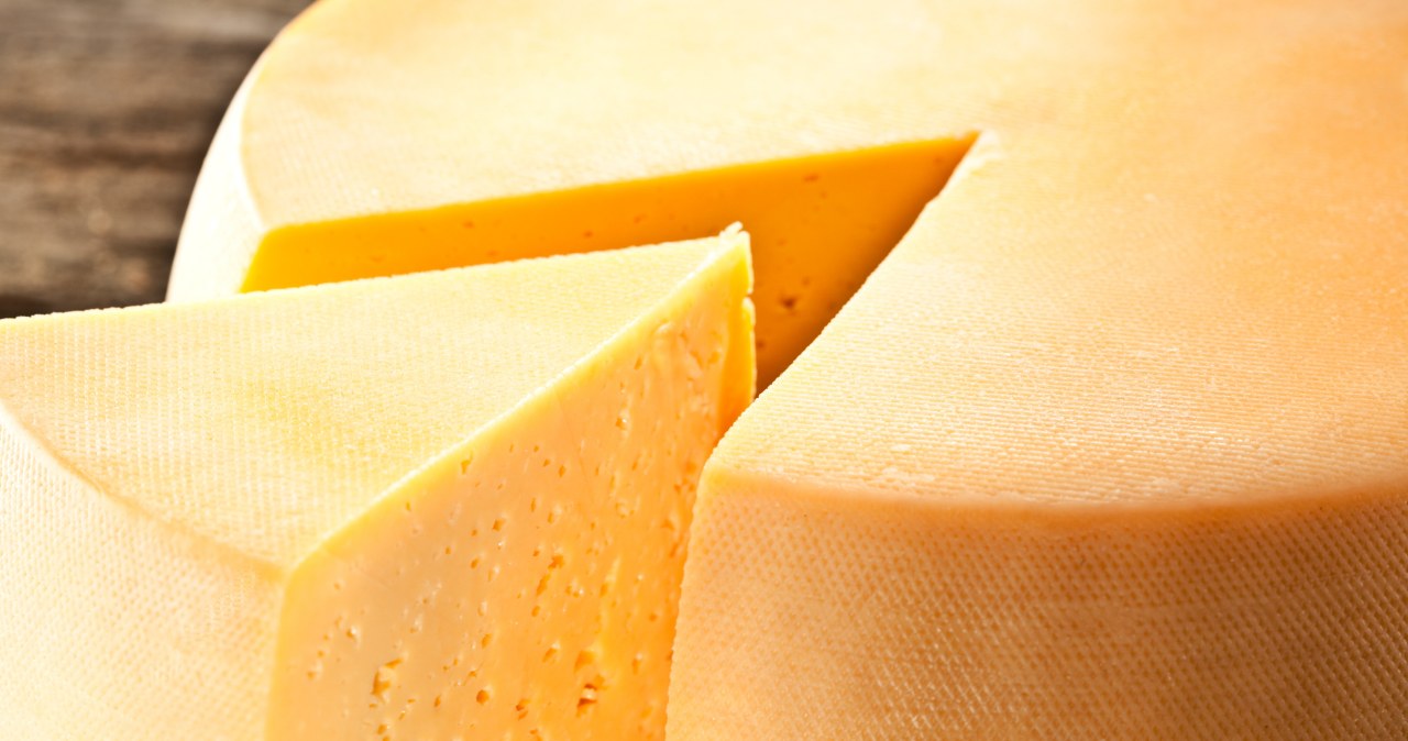 It is one of the oldest cheeses in the world. It is worth eating while losing weight, a friend of healthy bones and teeth