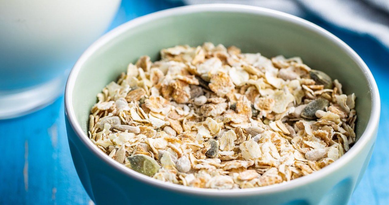 Oatmeal for fatty liver. Add a spoonful of power grain and sunny spice to the flakes