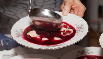 Why does borscht lose its color when cooked? Chop and add at the end, it will be ruby ​​red and clear