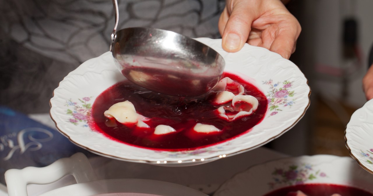 Why does borscht lose its color when cooked? Chop and add at the end, it will be ruby ​​red and clear