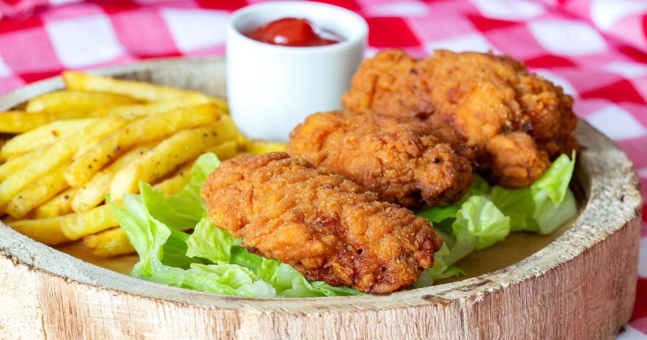 Crispy chicken bites like from fast food. They disappear from the table in a few minutes