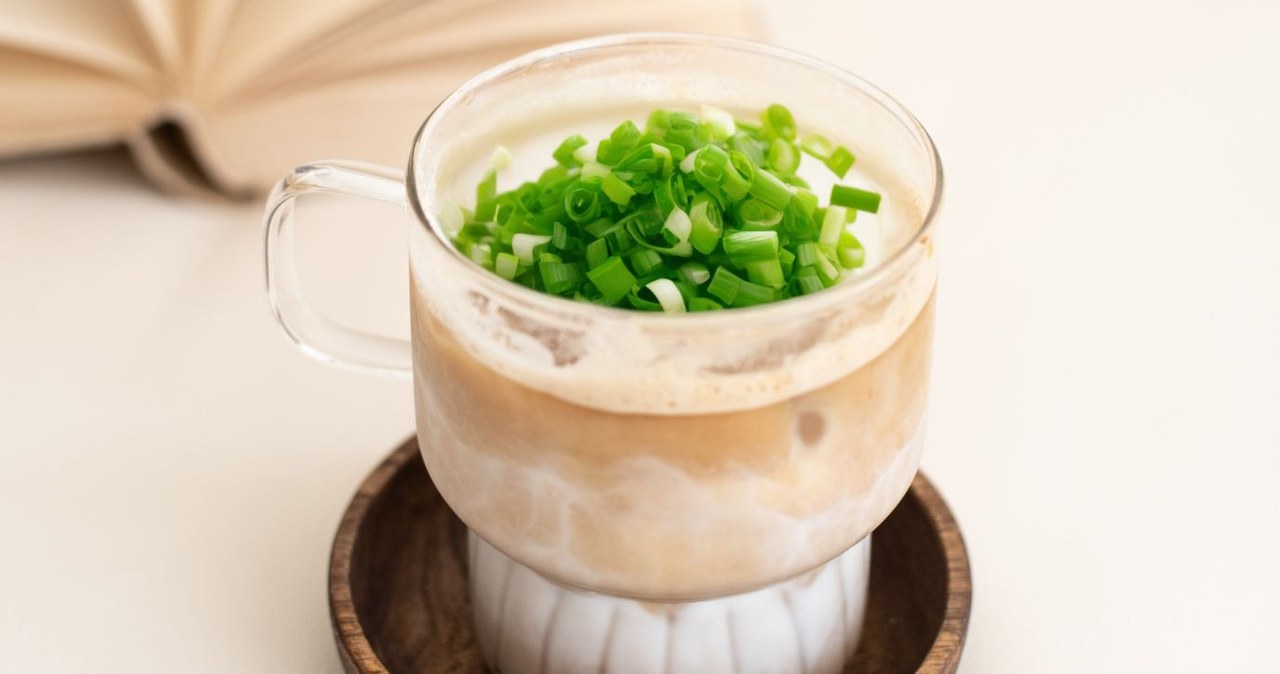 Matcha and kombucha are no longer in fashion. Now people drink coffee with green ingredients