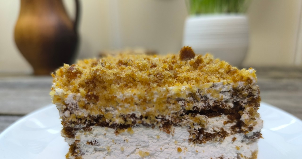 Majeczka honey cake. You'll have time to bake it before the St. Andrew's Day party