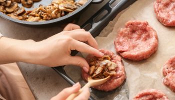 Make lumberjack cutlets, the family will come for dinner without being invited. They are delicious and filling