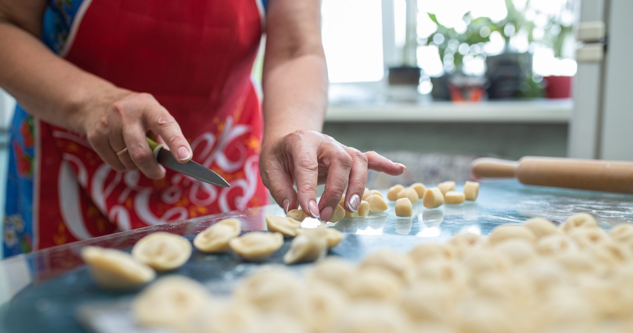 I make the ears for Christmas Eve in advance. This prevents them from sticking together in the freezer