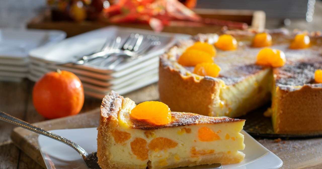 Delicious cheese mass and juicy tangerines. The best cake for Christmas