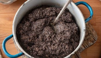 We forget that it is rich in iron and healthy fats. Eat more often because it protects against heart attack and calms you down