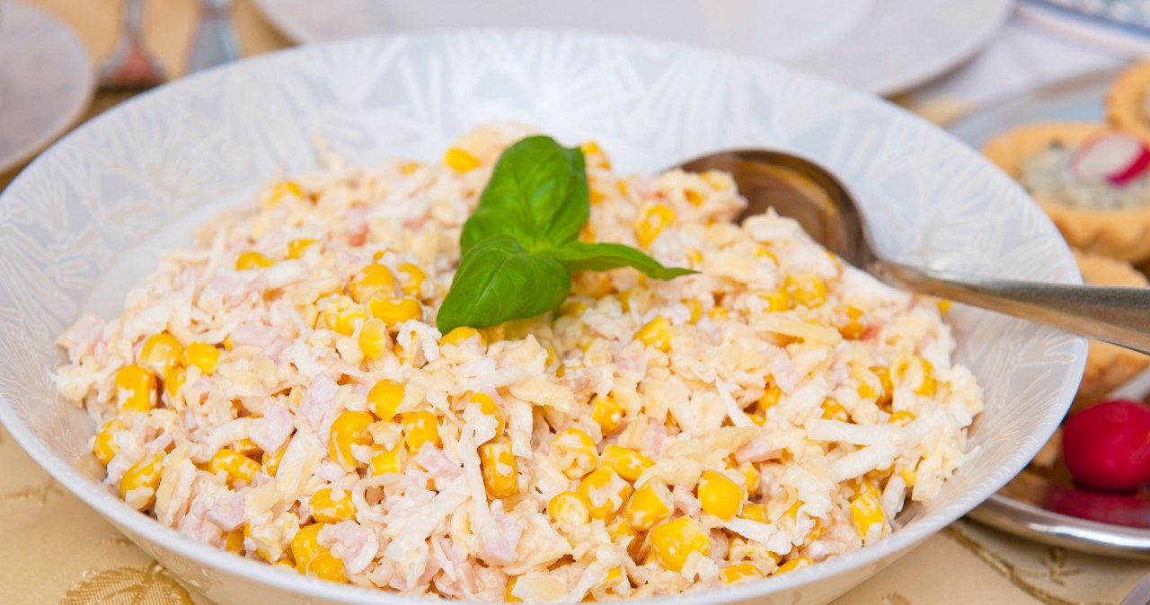 This salad reigned supreme on Polish tables in the 1990s. Make it for St. Andrew's Day, the bowl will quickly be empty.