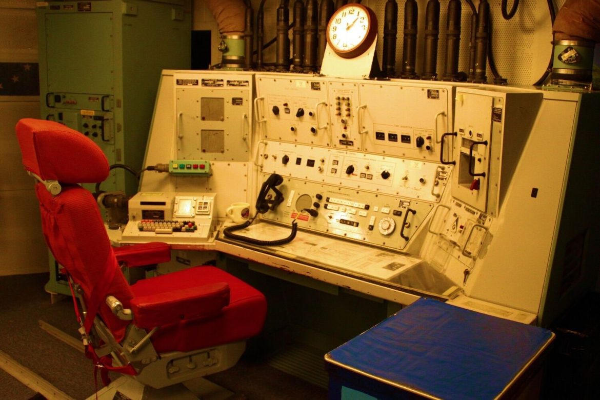 For 15 years, the US nuclear launch code was “00000000”
