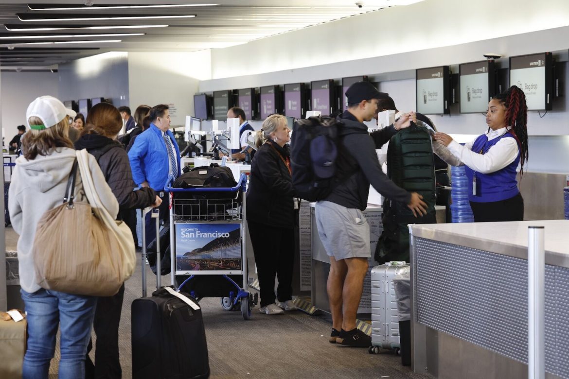 It's being worse than expected: cancellations and 4-hour delays at US airports
