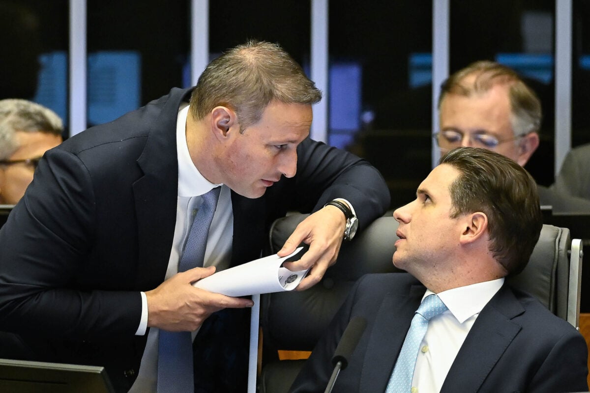 direita-sem-cabeca,-sem-comando,-sem-projeto-para-o-pais-e-dividida