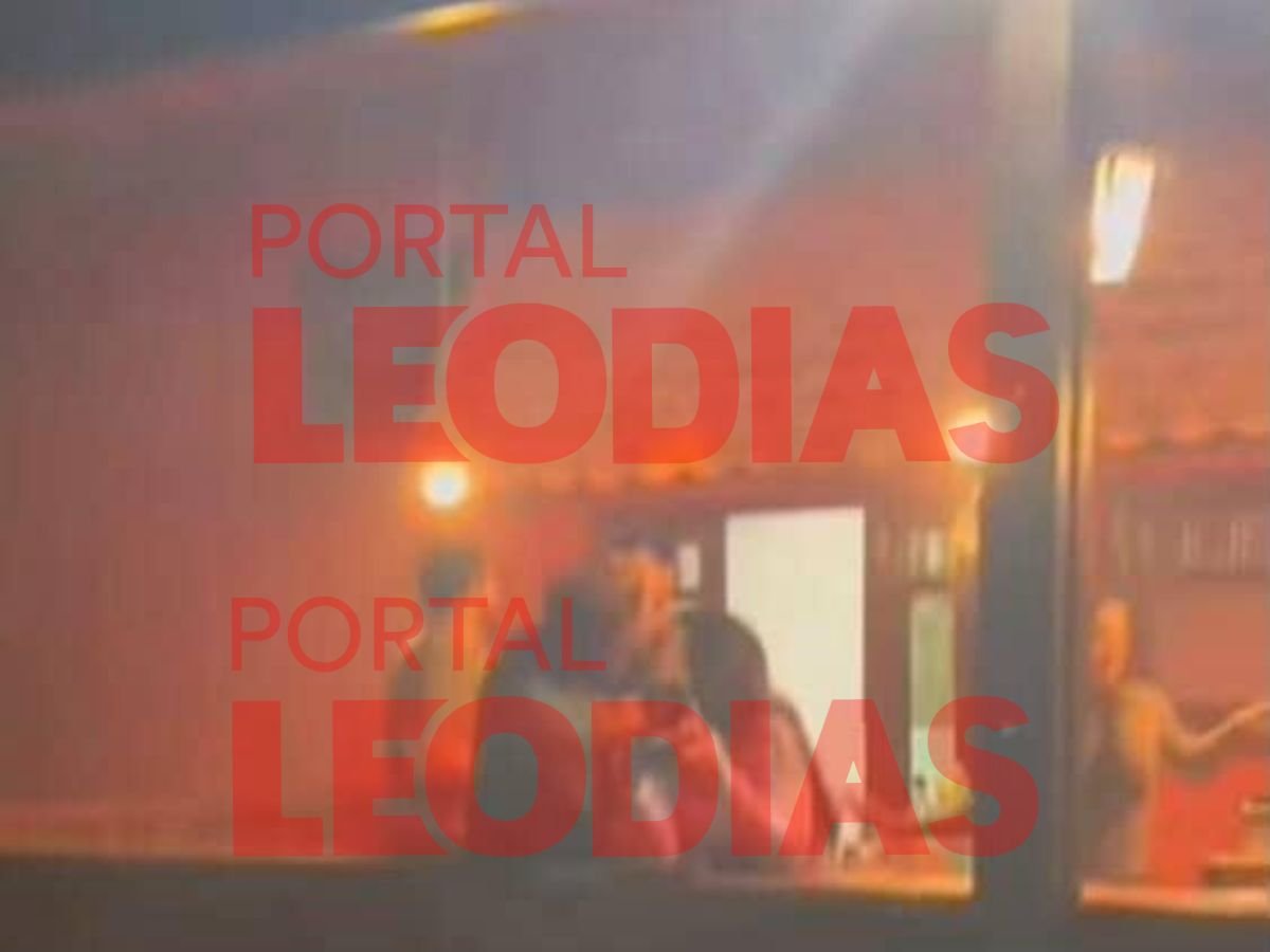 gustavo-mioto-e-larissa-santos-sao-flagrados-aos-beijos-durante-viagem-com-amigos