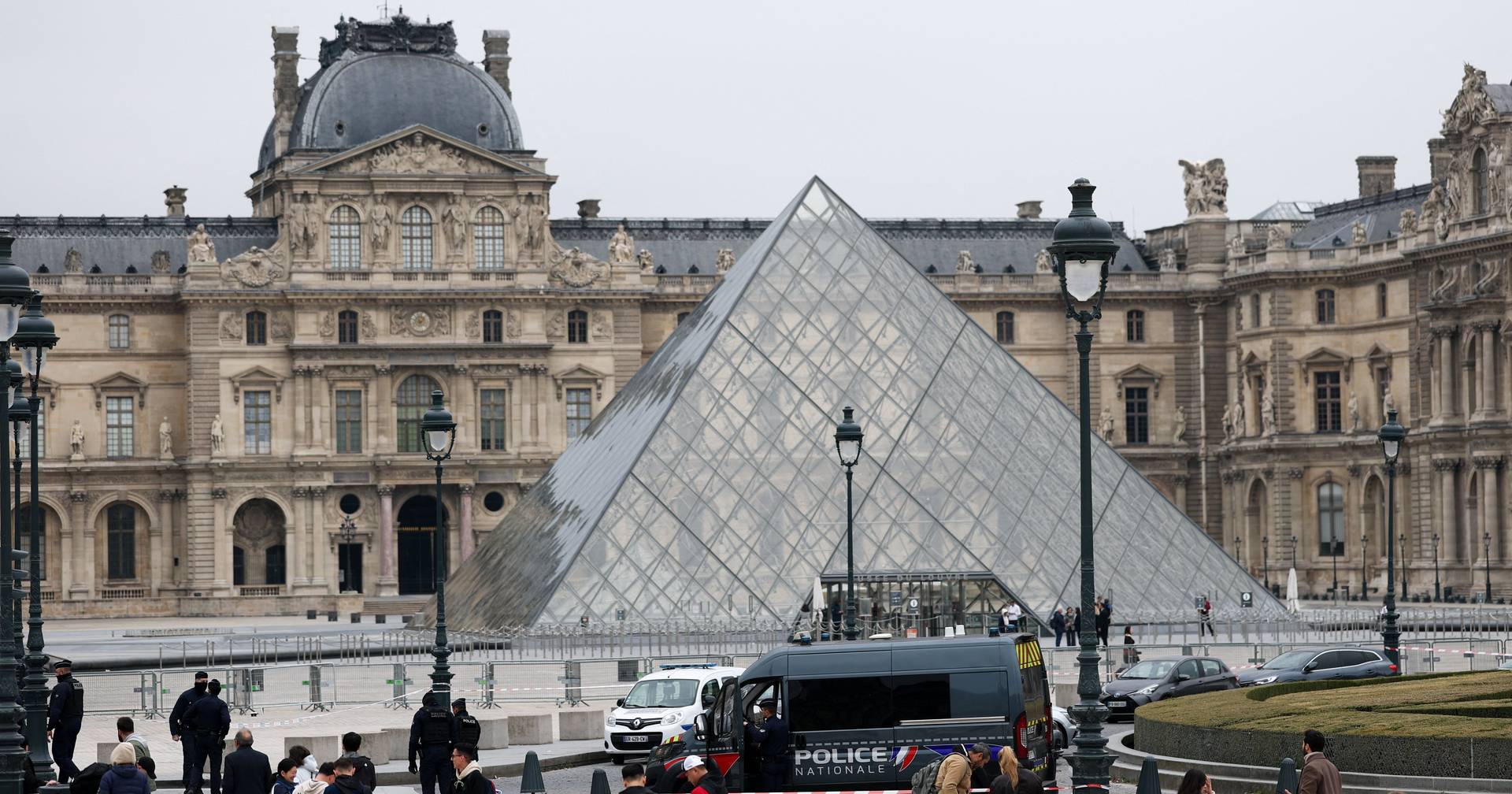 Two suspects involved in the robbery of the Louvre Museum are in pre-trial detention
