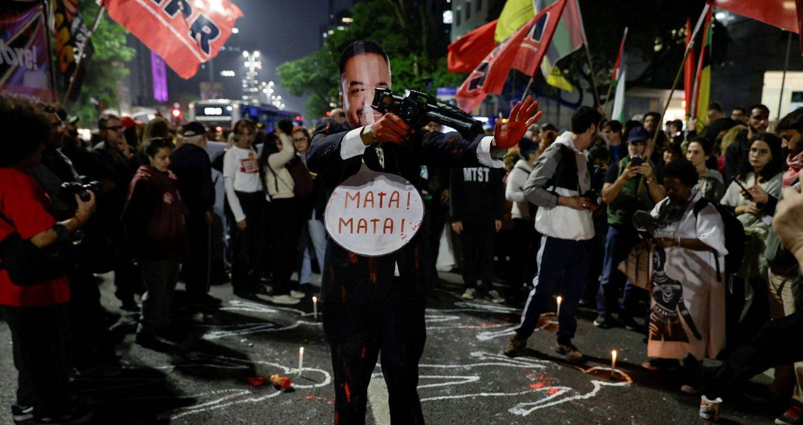 "Justice": residents of Rio de Janeiro's favelas return to protest against police operation
