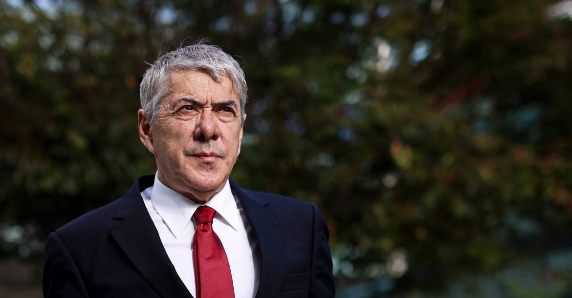 Between 'ear tugs' and accusations of the Inquisition, Sócrates takes the lead in court
