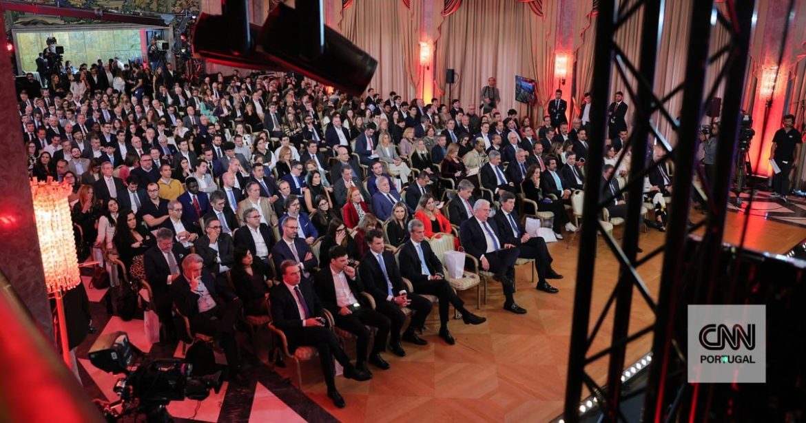 CNN Portugal International Summit brings together the favorite presidential candidates for the first time. And John Kerry is the big guest
