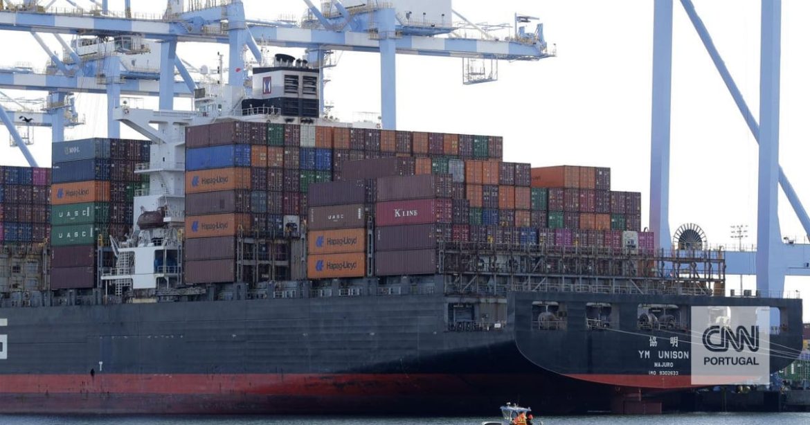 Chinese exports fall for first time since Trump imposed tariffs
