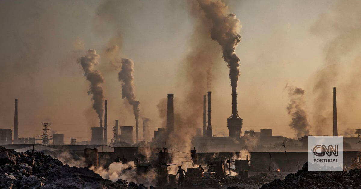 The world's biggest polluter has not increased carbon emissions for almost two years
