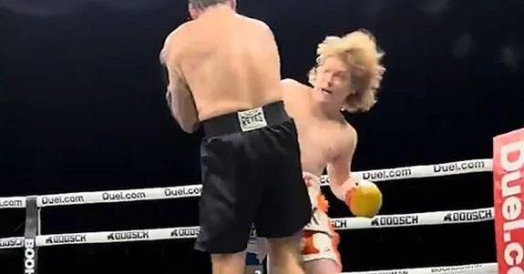 Rod Stewart's son is knocked out in 15 seconds in his boxing debut (to forget)