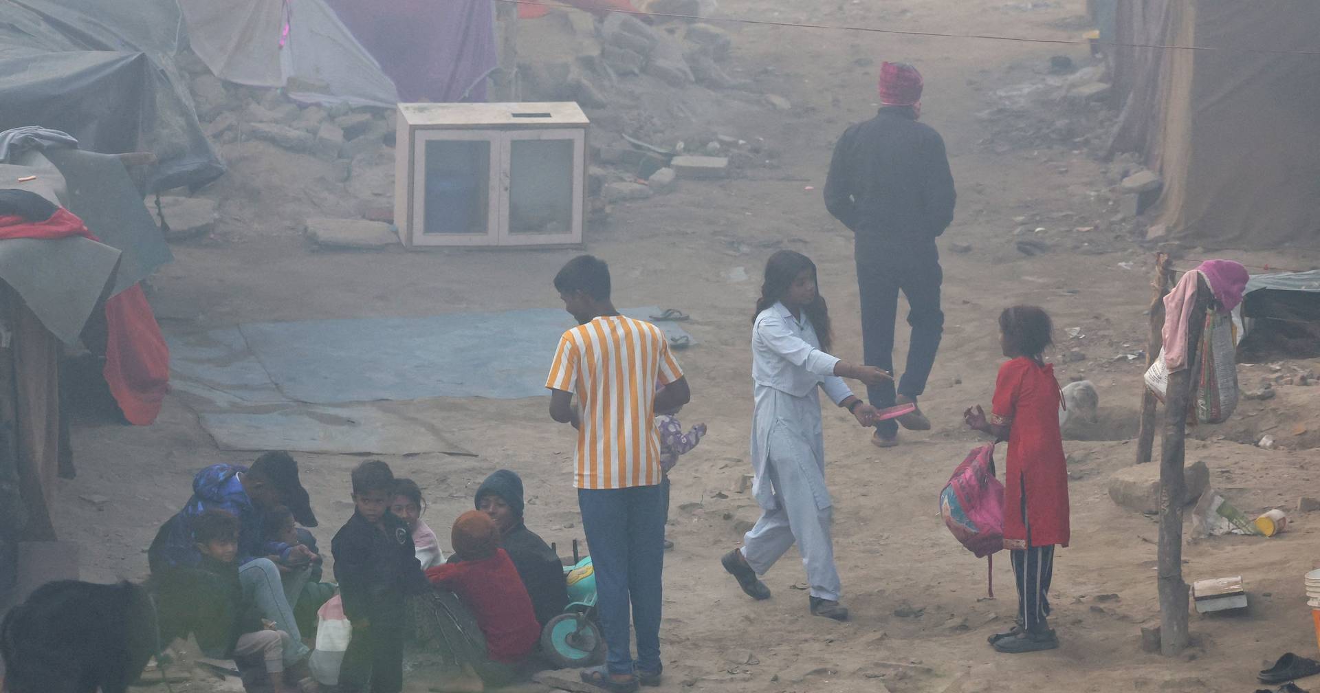 Pollution reaches dangerous levels in New Delhi and government suspends industrial activities