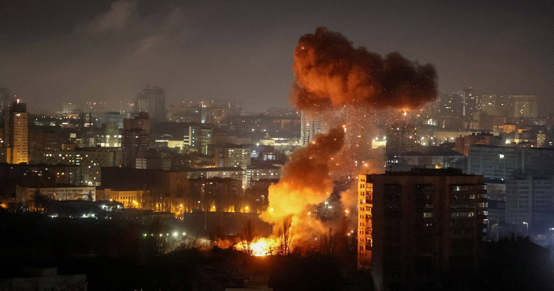 Large-scale attack on Kiev leaves one dead and 15 injured