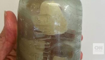 These messages from World War II soldiers were found in a bottle on an Australian beach more than 100 years later