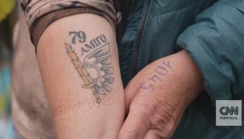 "I could hug my son like this, next to me." Dead Ukrainian soldiers are immortalized in the shoes of family members