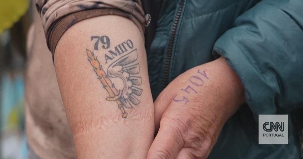 "I could hug my son like this, next to me." Dead Ukrainian soldiers are immortalized in the shoes of family members
