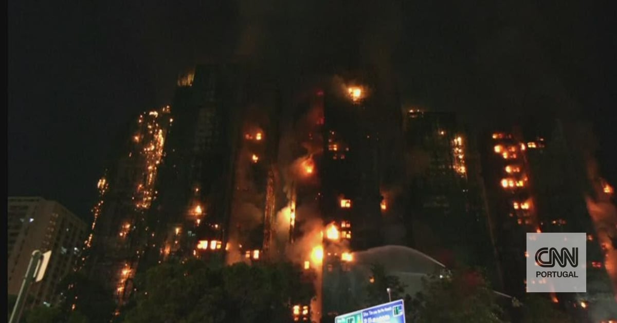 Residential complex in Hong Kong with 2,000 apartments completely engulfed in flames. There are several residents trapped in the buildings
