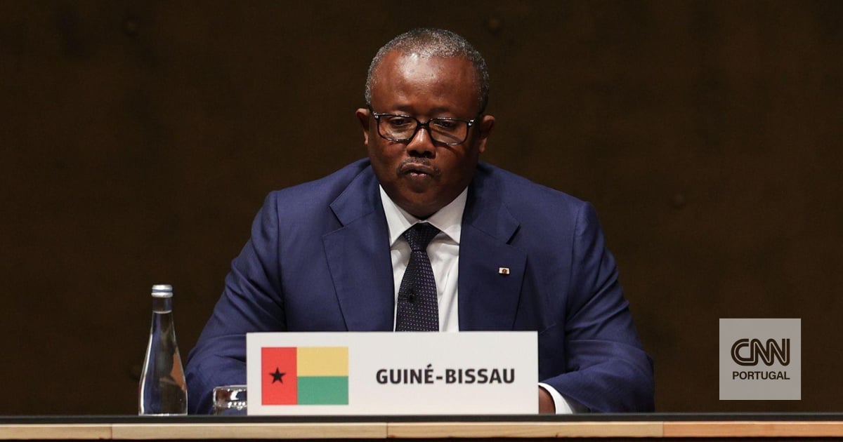 Military closes Guinea-Bissau's borders and airspace and declares mandatory curfew