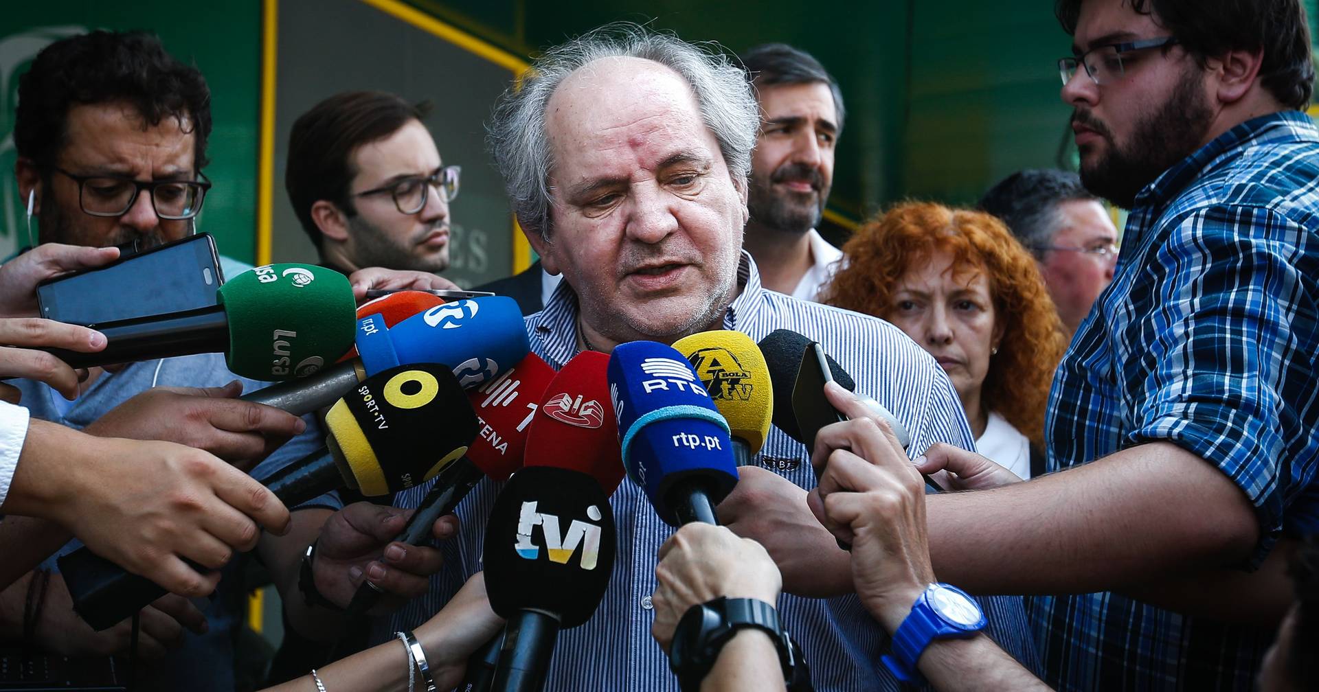 15 minutes: José Preto is José Sócrates' new lawyer and Alhos Vedros cemetery is the target of vandalism