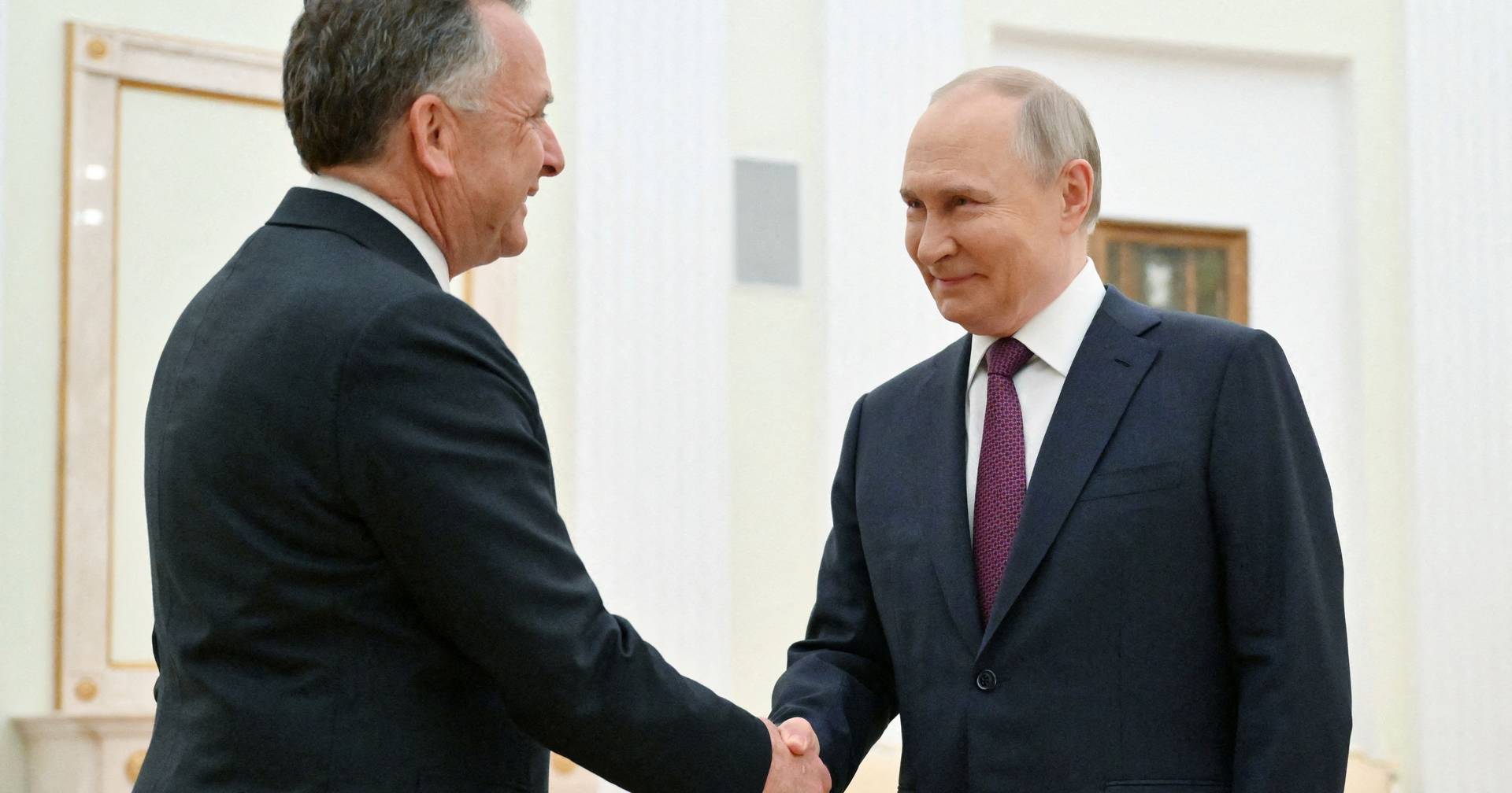 "We have someone from the White House teaching the Russians how to manipulate Trump, this is very serious"