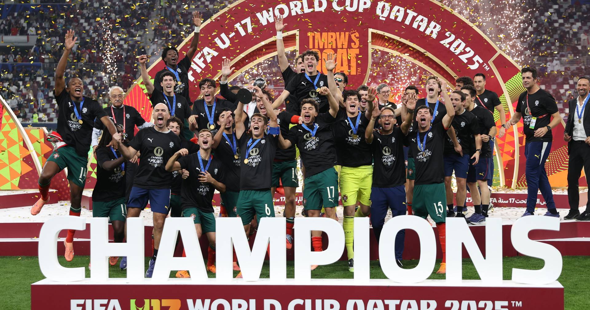 Images of celebrations in Portuguese at the Under-17 World Cup