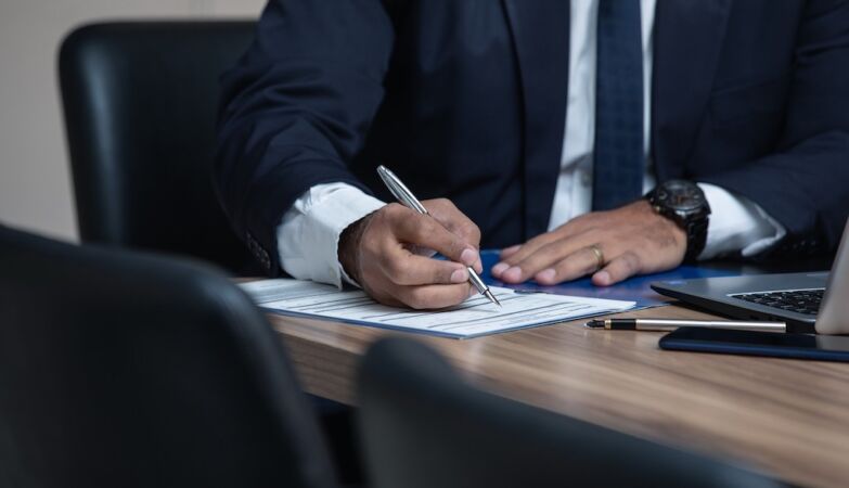 There is a curious relationship between signature size and narcissism