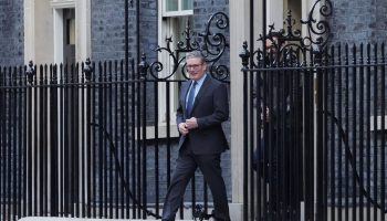 Ο Στάρμερ «σκληραίνει» σε μεταναστευτικό, άσυλο – Η αιτία