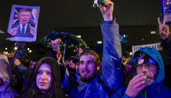 Βρετανία: Σκληραίνει τη γραμμή της στο μεταναστευτικό η κυβέρνηση – Προσωρινοί όλοι οι πρόσφυγες