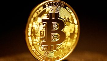 And now, is the downward cycle confirmed? Bitcoin below 90 thousand dollars