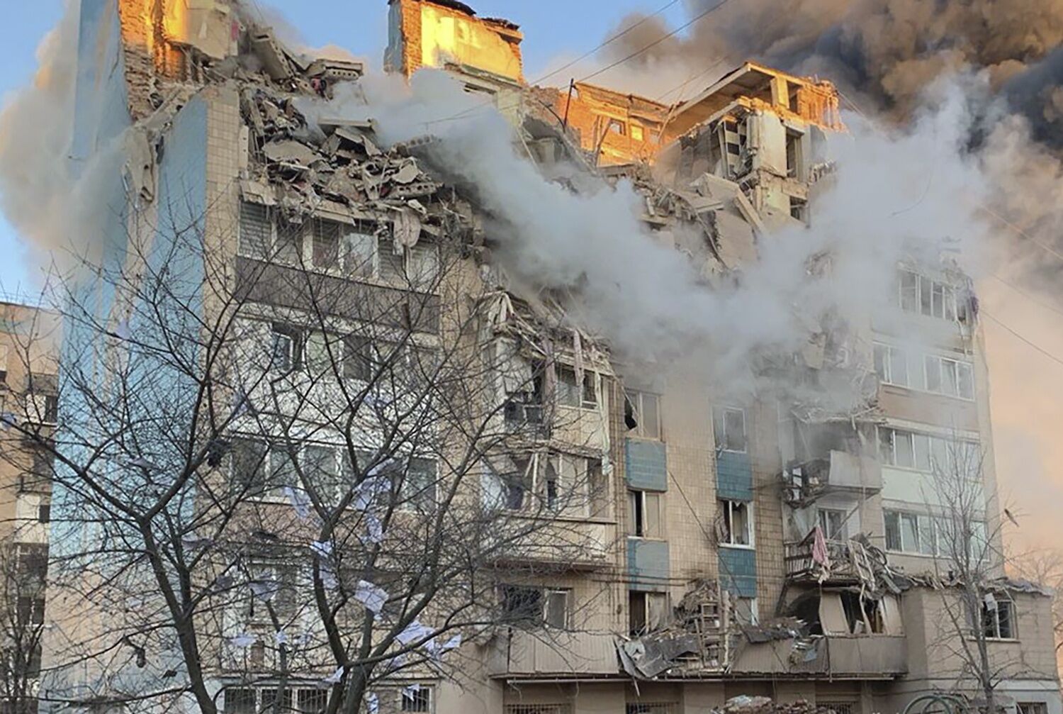 Russia launches lethal attack on Ukraine. There are signs that Kiev “will have to accept” the US plan