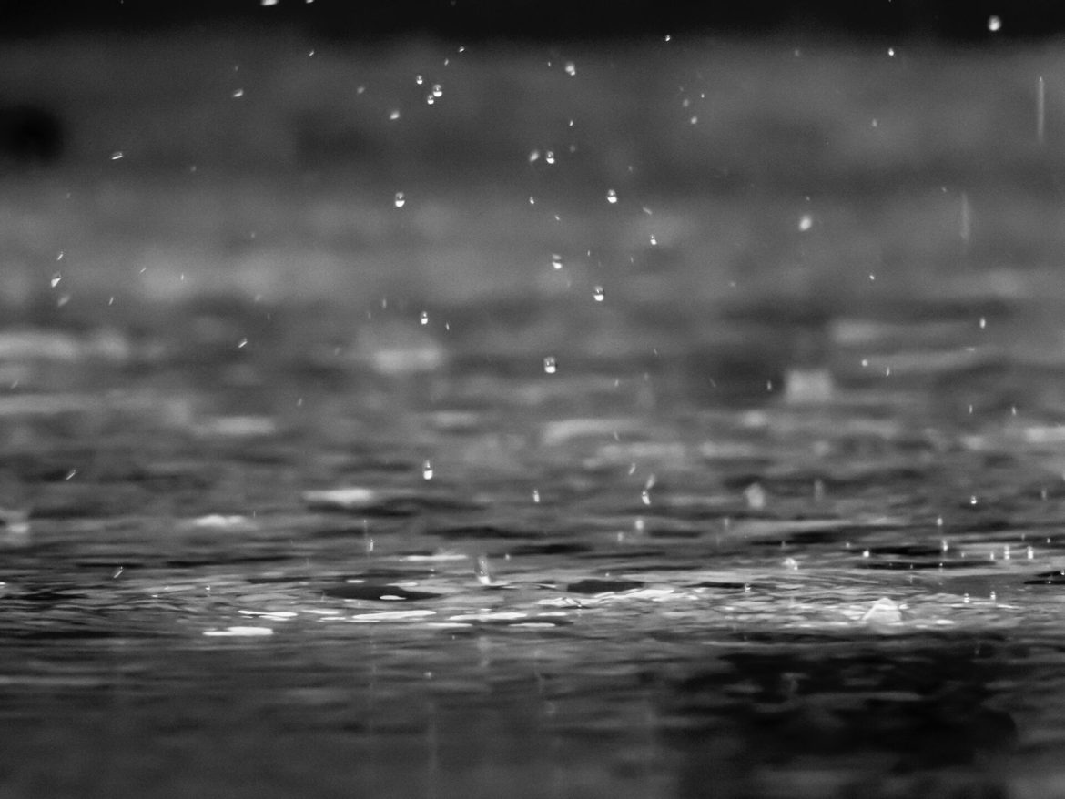 Scientists create floating generator that produces electricity from raindrops
