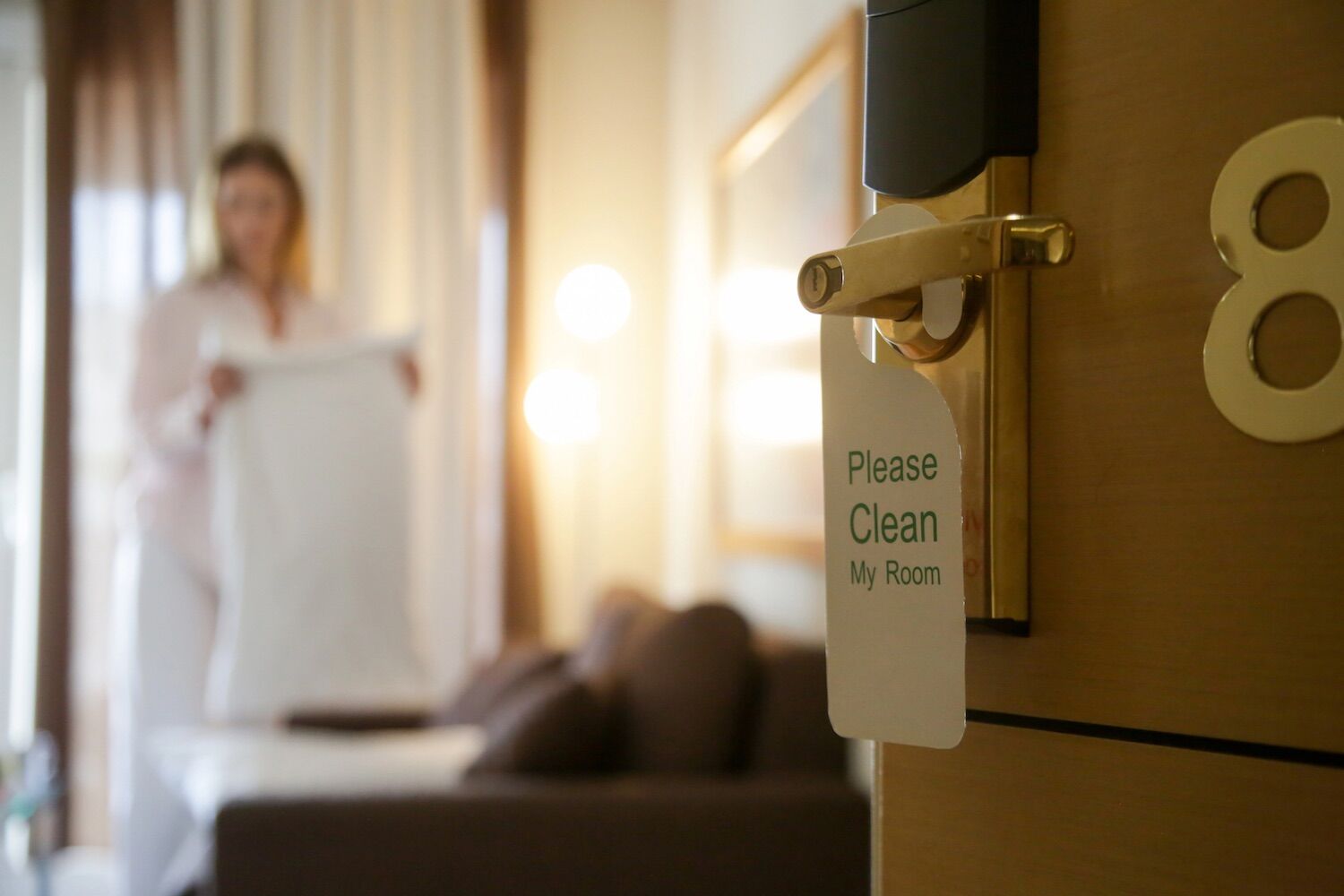 “Three things that disgust you.” What a former hotel maid says we should never do