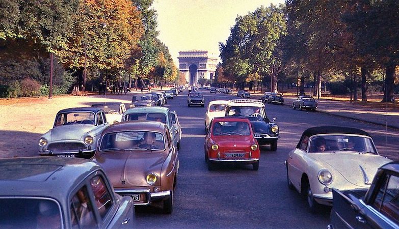 There are no STOP signs in Paris. How is traffic controlled?