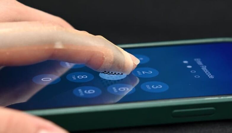 Human feeling: new tactile sticker transforms screens into realistic textures