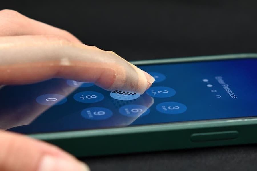 Human feeling: new tactile sticker transforms screens into realistic textures