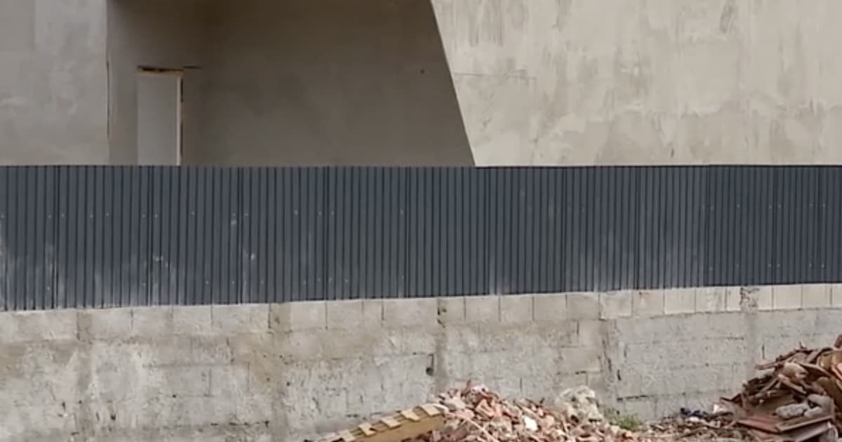 There has been an illegal neighborhood growing for months on land in Palmela and several families were enticed to buy plots