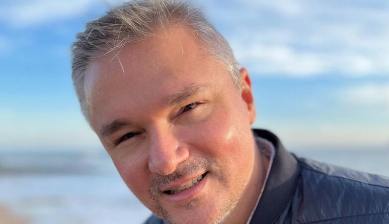 Complaints against CNN director: he is favoring gay men