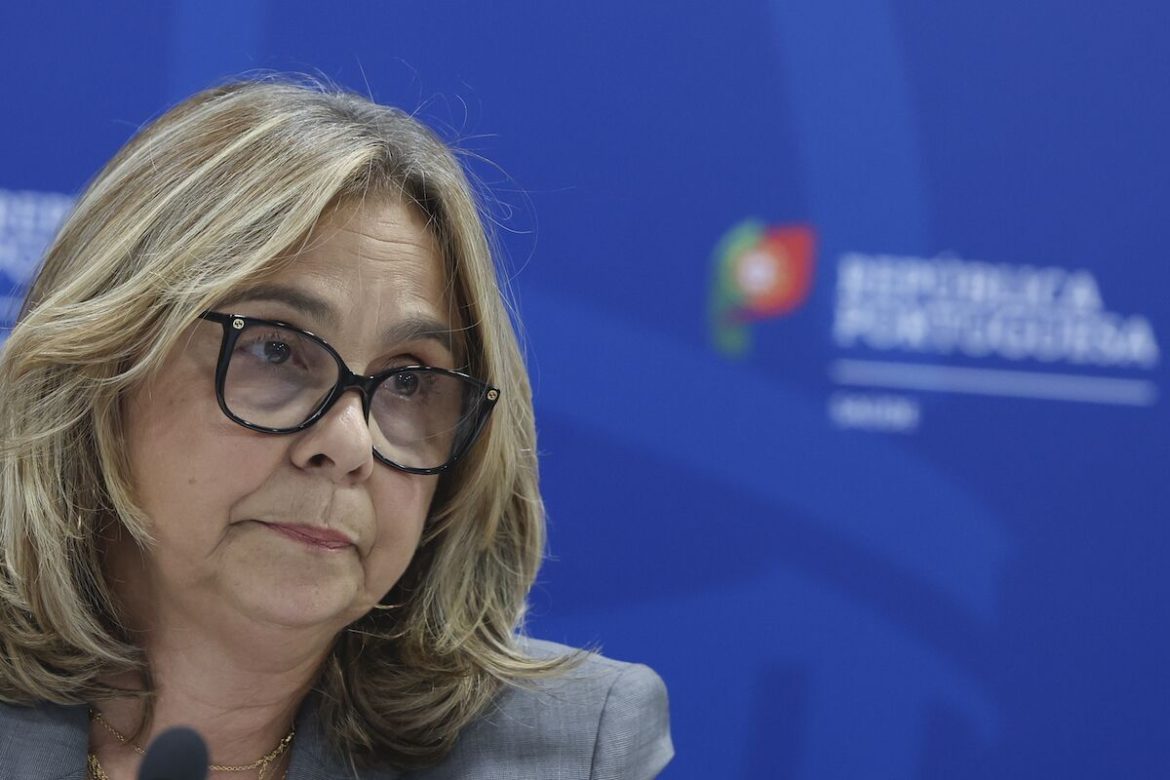 Minister of Health must stay at least until Easter. You have 4 missions to complete
