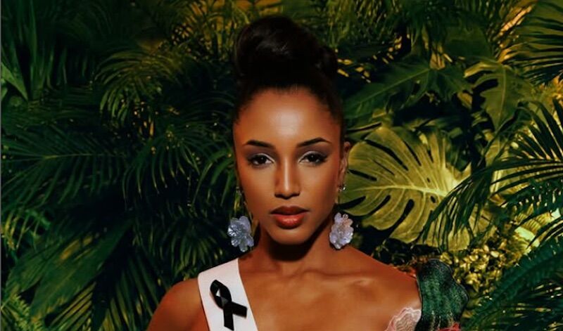 Scary fall and ends up on a stretcher; jurors abandon. A complicated Miss Universe