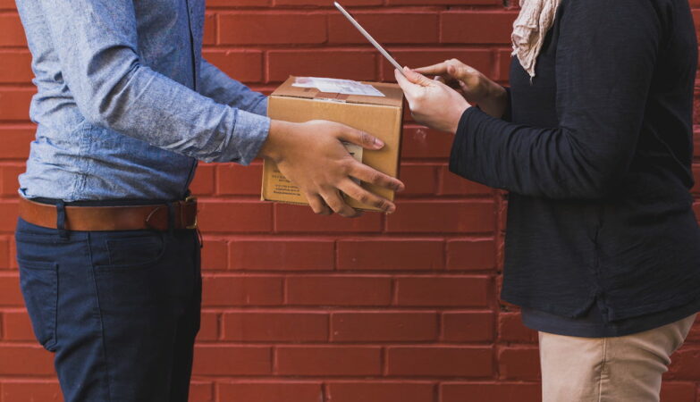 “Free” shipping does not exist. Here are 4 marketing tricks that make us spend more